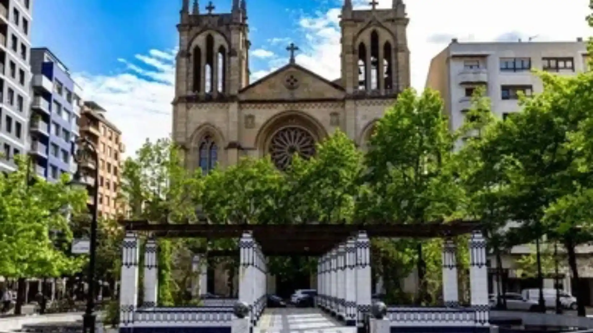 Catedral gótica en el paseo de Begoña de Gijón