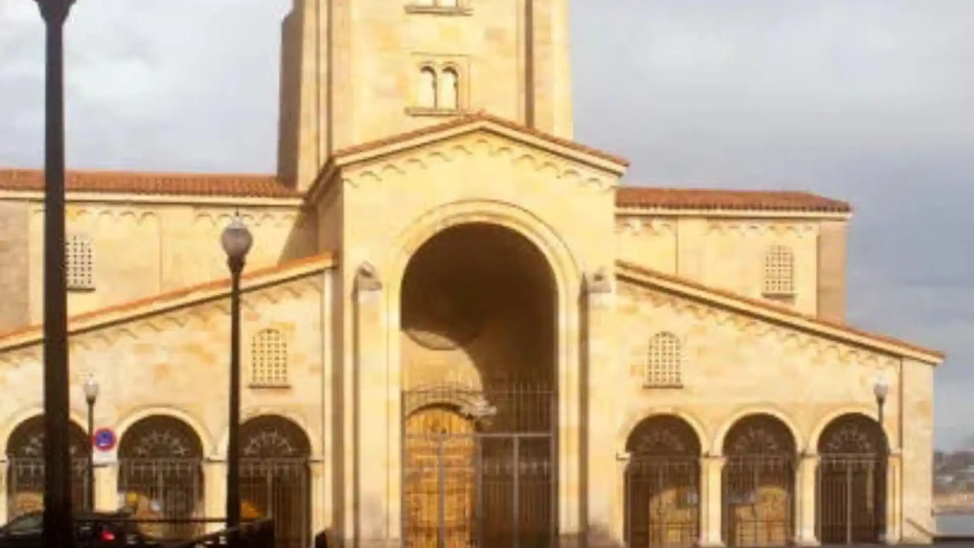Puerta de la Iglesia de San Pedro de Gijón